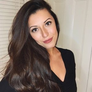 Meet your Posher, Brenna